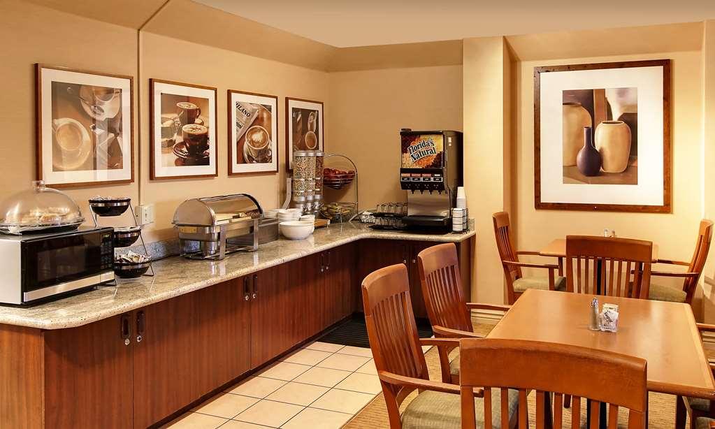 The Hotel سالم المطعم الصورة